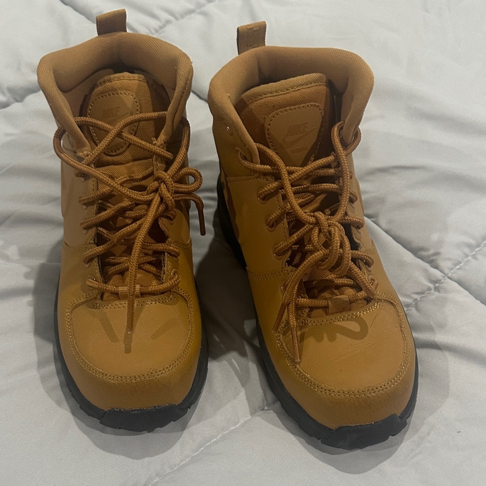 Nike Brown Lace-Up Boots